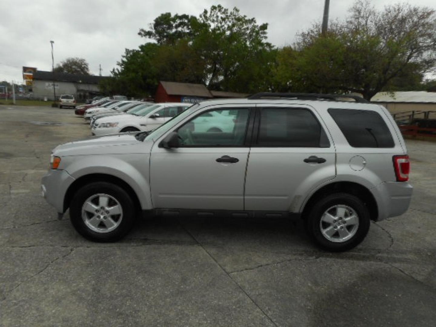 2009 SILVER FORD ESCAPE XLS (1FMCU02729K) , located at 390 Hansen Avenue, Orange Park, FL, 32065, (904) 276-7933, 30.130497, -81.787529 - Photo#1